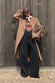 Curved Wide Leg Jean