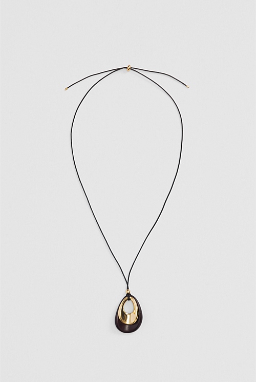 Pia Pendant Necklace