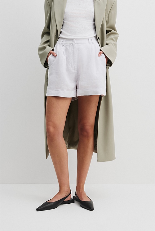 Organically Grown Linen Tuck Front Short