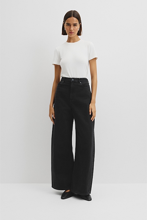 Curved Wide Leg Jean