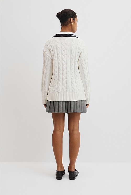 V-Neck Cable Knit V-Neck Cable Knit