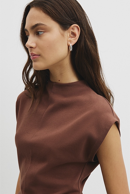 Extend Shoulder Top Extend Shoulder Top