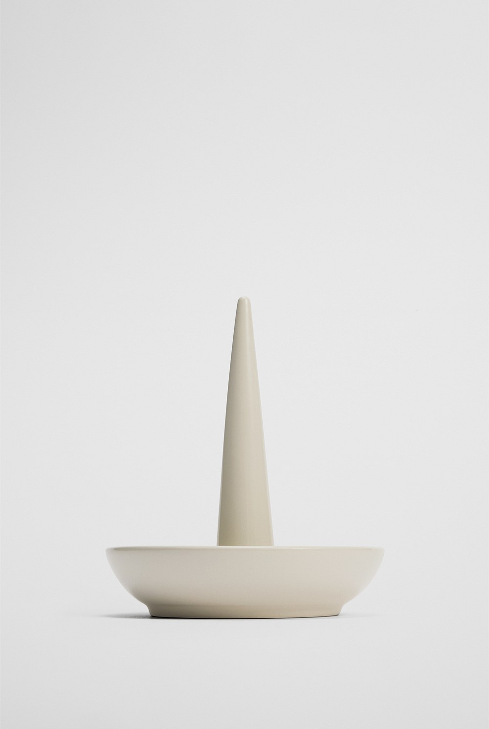 Lucinda Ring Stand