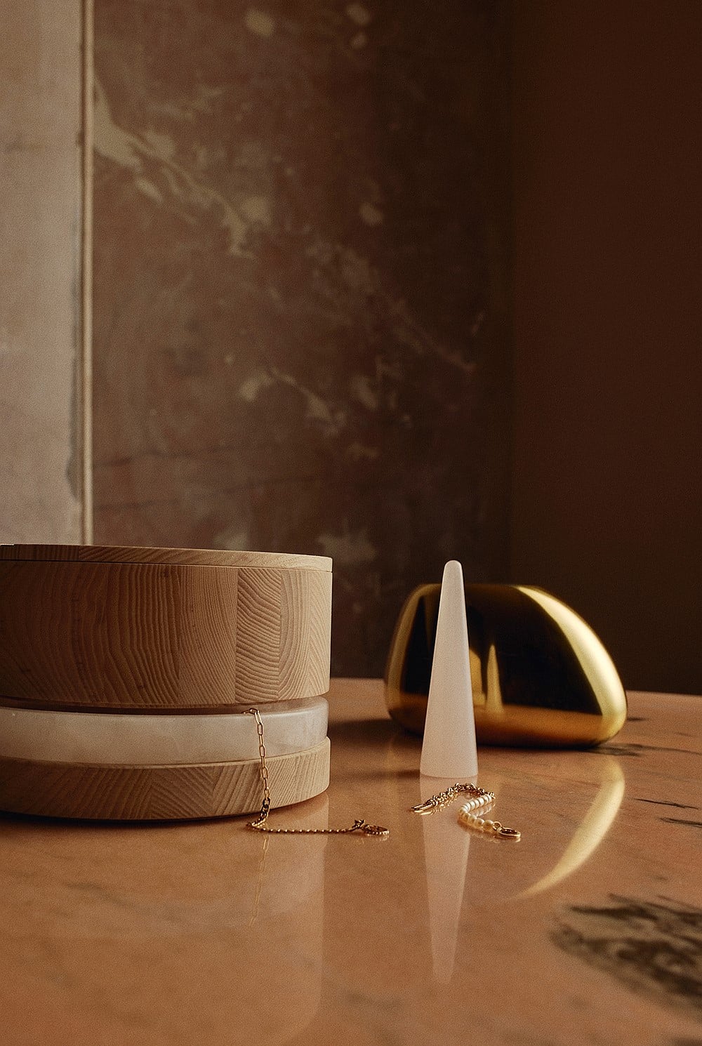 Grace Quartz Ring Stand