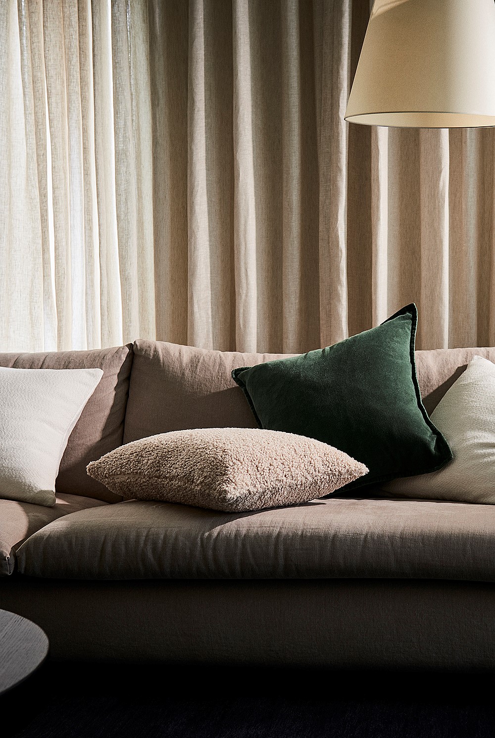 Abi 40x60 Cushion