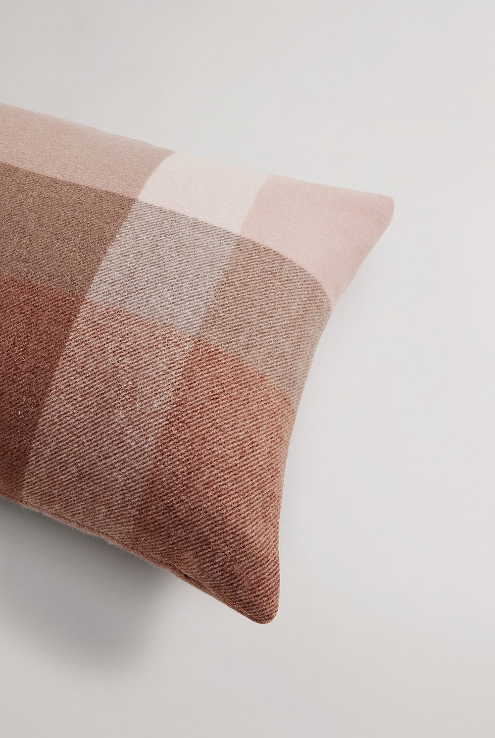 Lulu 40x60 Cushion