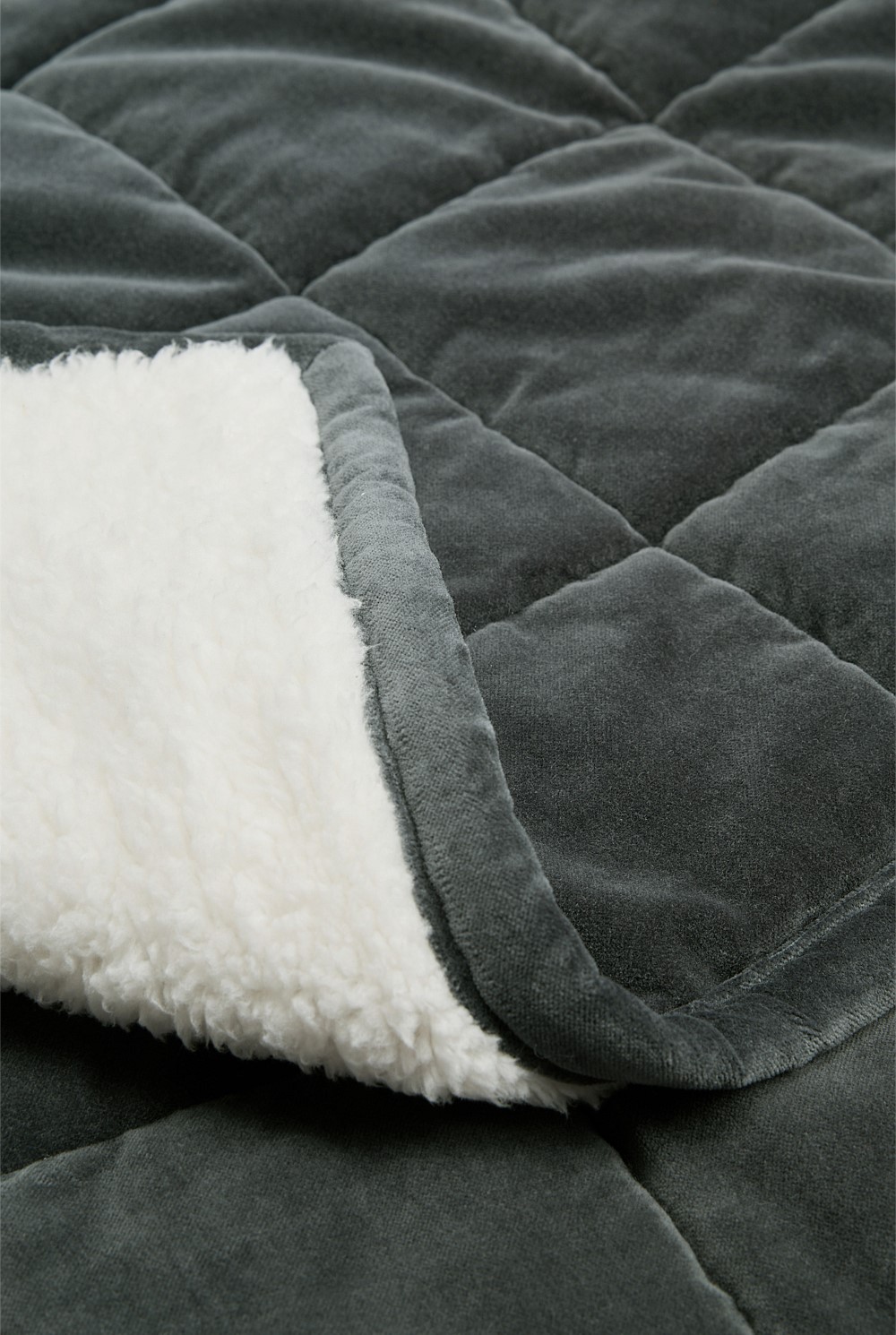 Sarra Velvet Throw