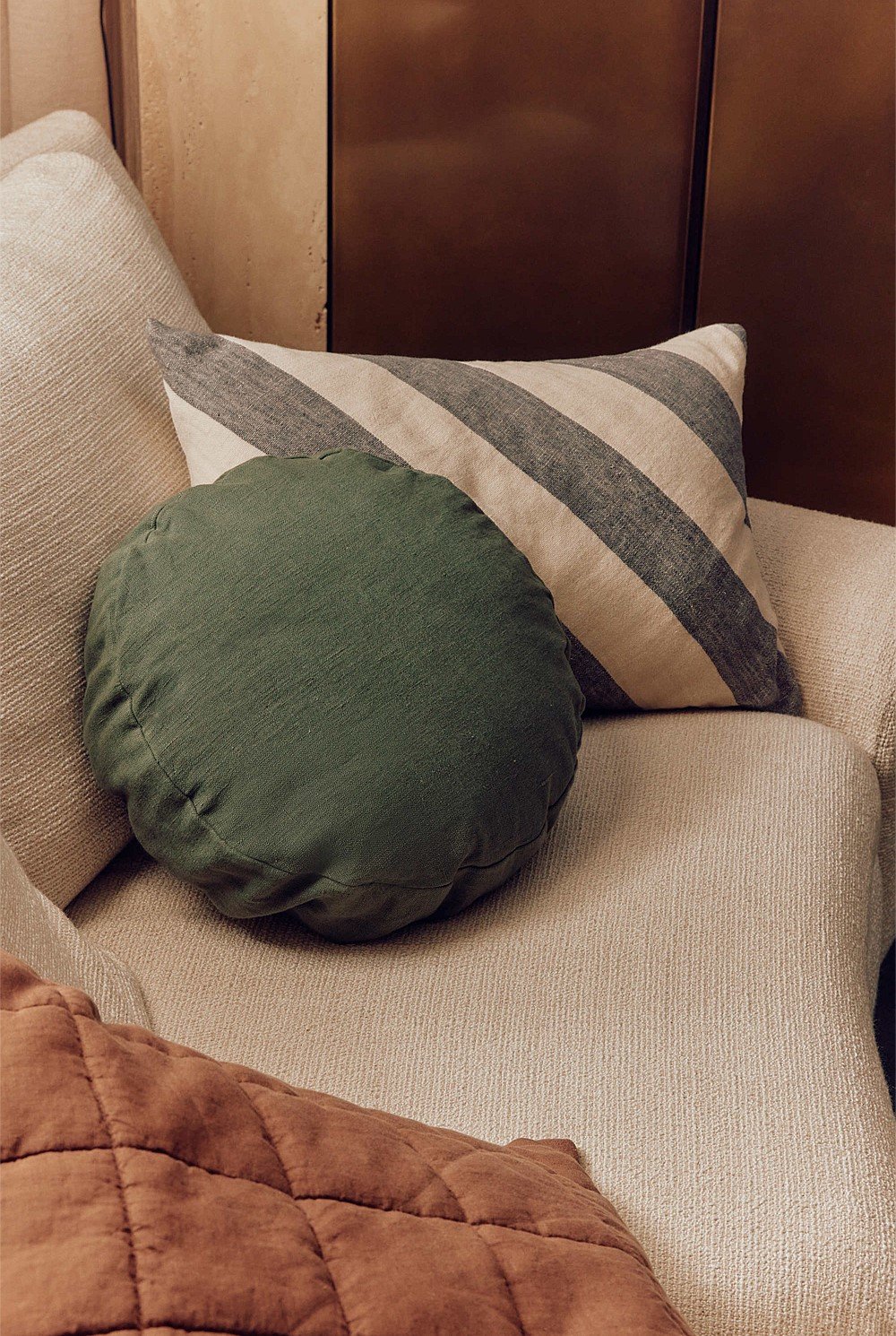 Cove Linen 41x41x8 Round Cushion