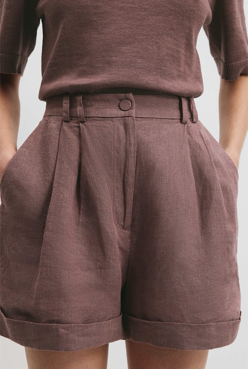 Organically Grown Linen Tuck Front Short