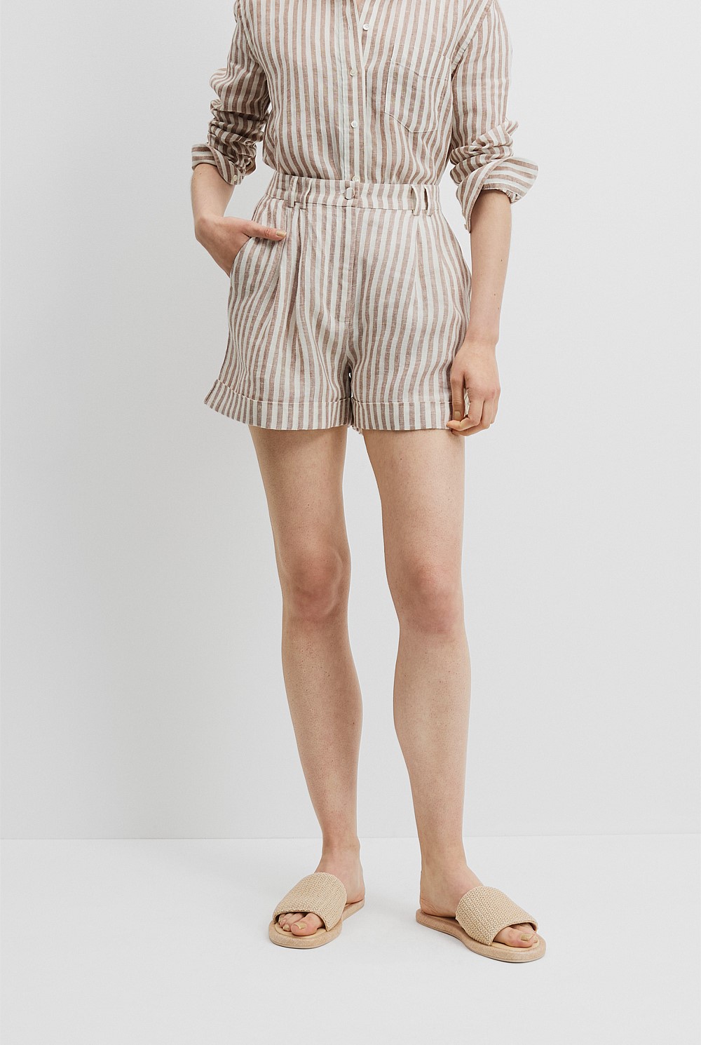 Organically Grown Linen Tuck Front Short