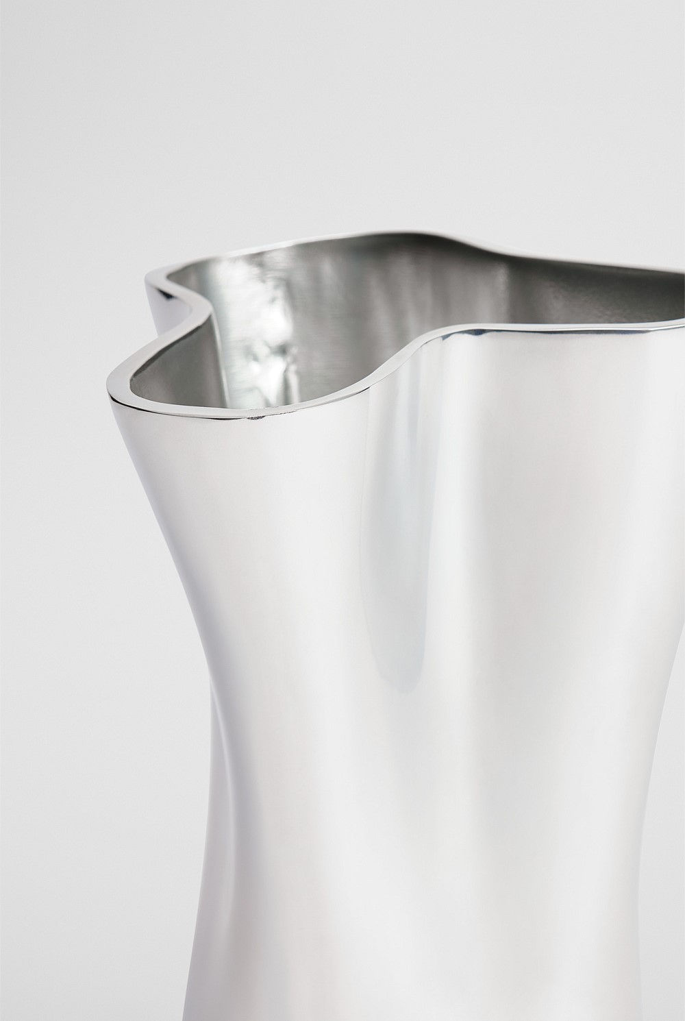 Aria Medium Aluminium Vase