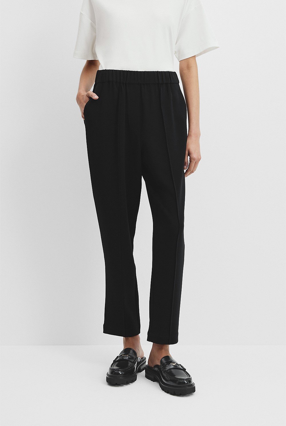 Pleated Tapered Pant