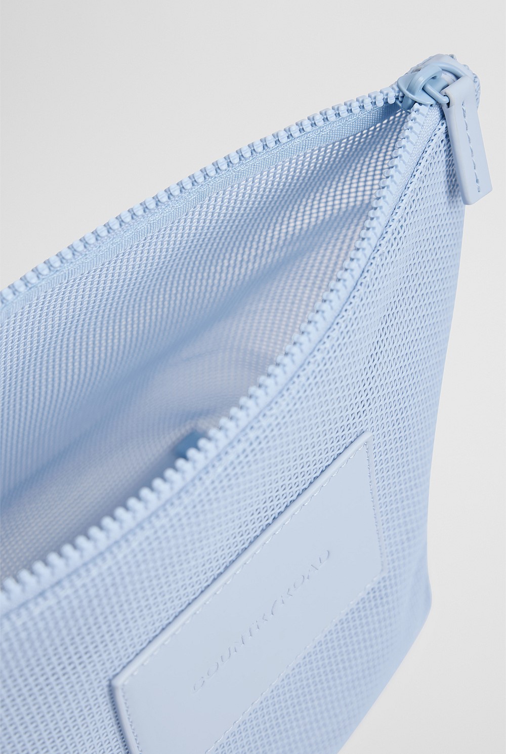 Mesh Tri Cosmetic Case