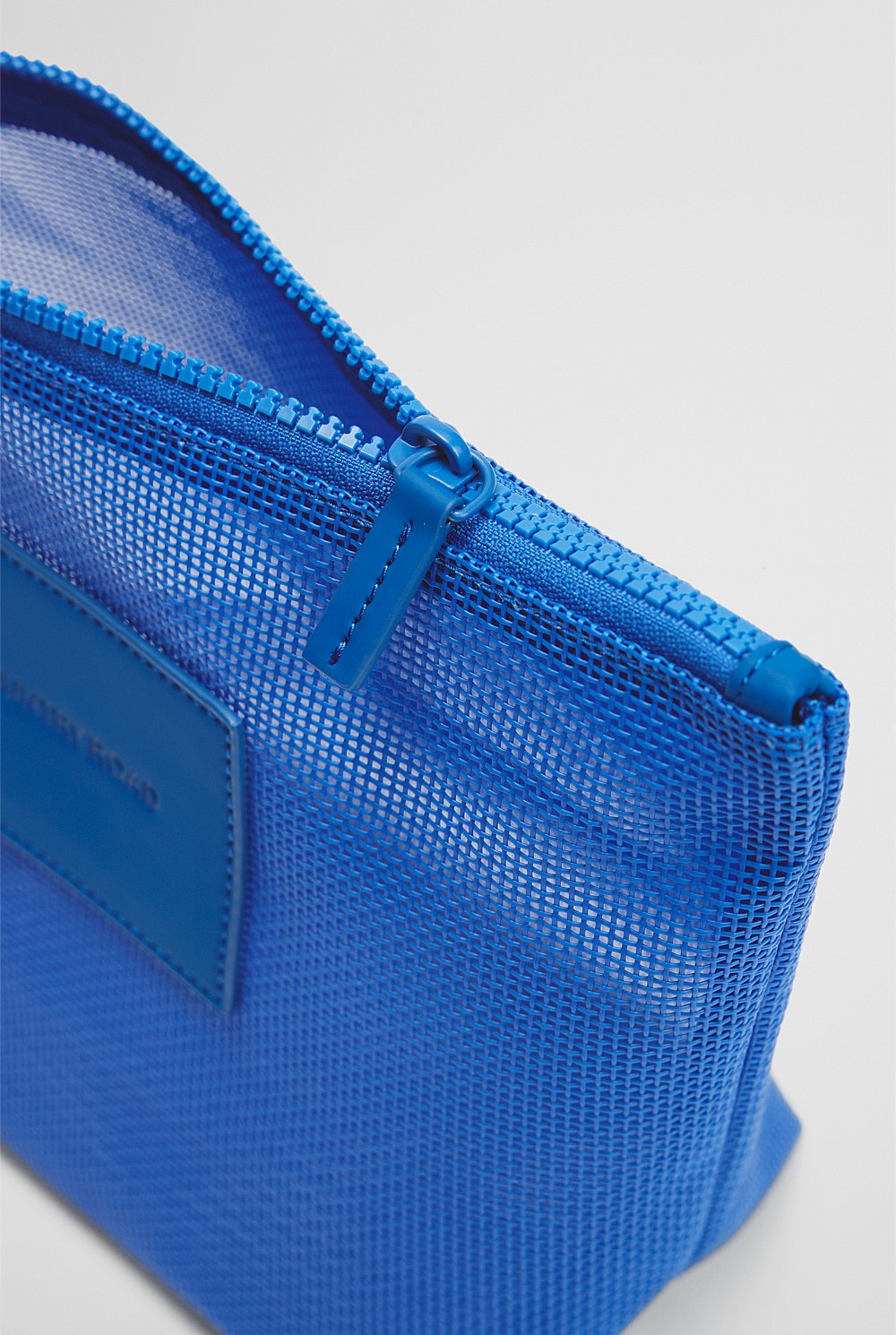 Mesh Tri Cosmetic Case