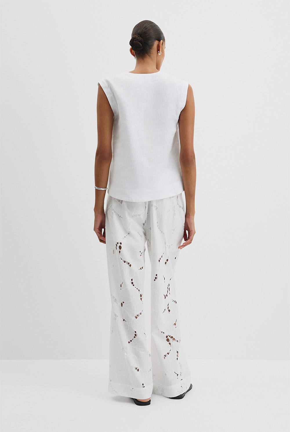 Organically Grown Linen Sleeveless V-Neck Linen Tank