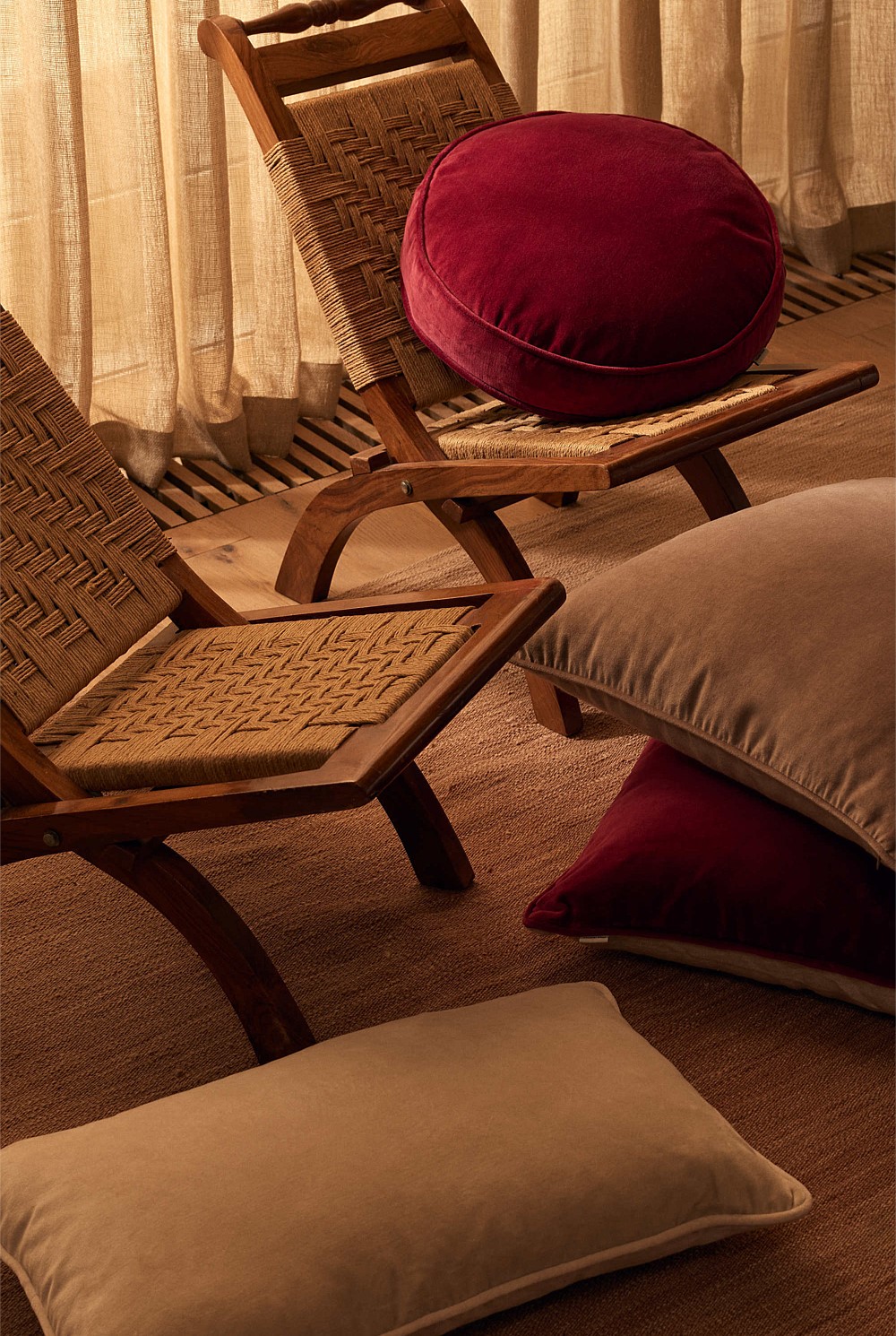 Camille 40x40x6 Round Cushion