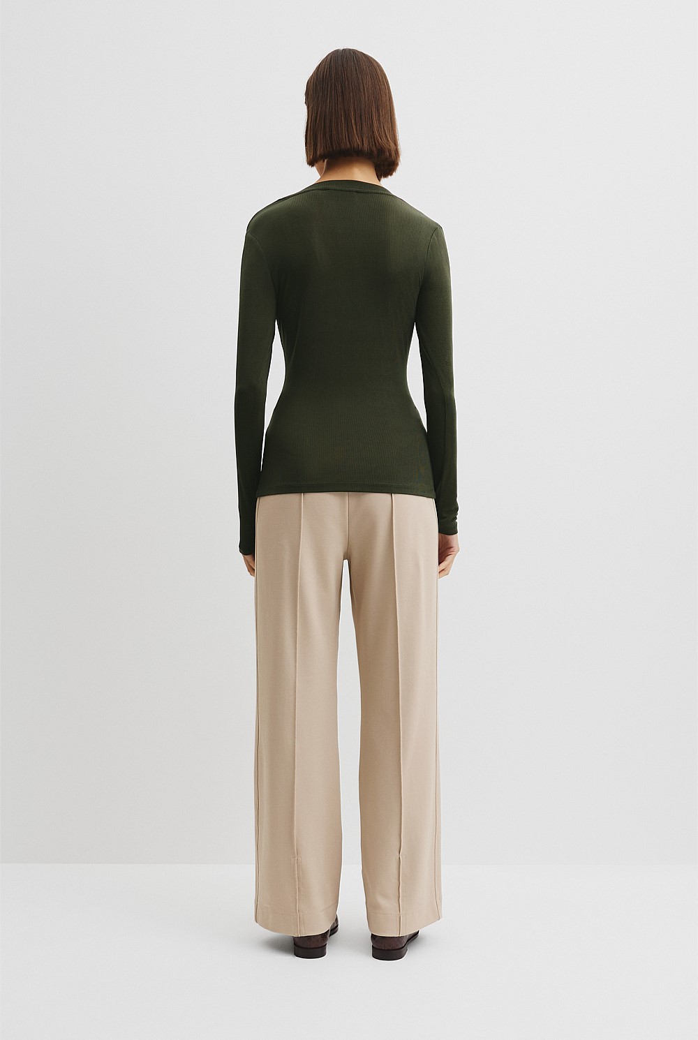 Cupro Rib V-Neck Neck Top