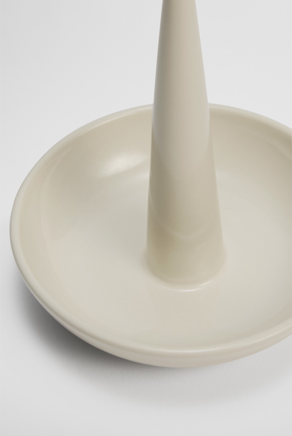 Lucinda Ring Stand