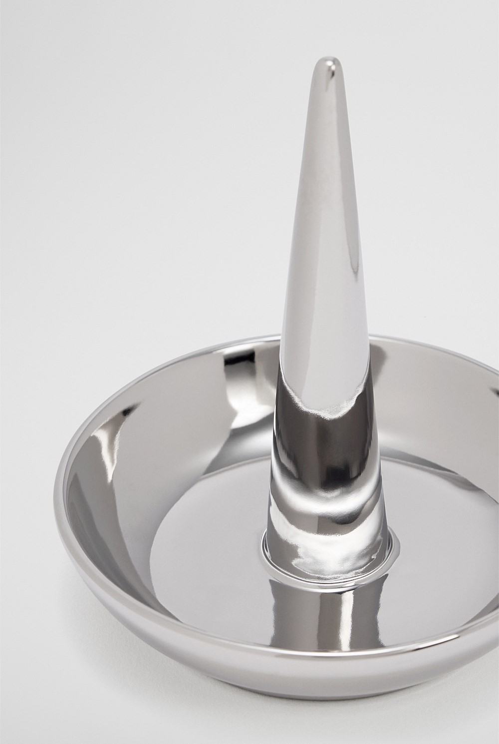 Lucinda Ring Stand
