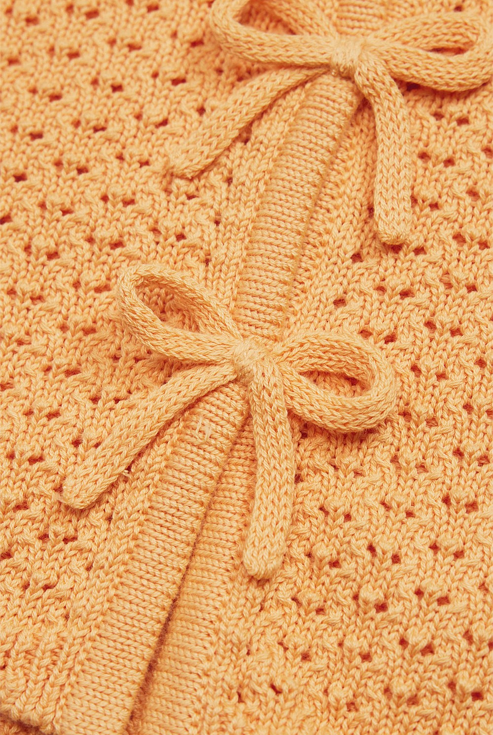 Sleeveless Scallop Knit Top
