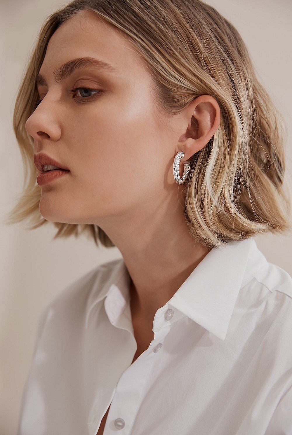Molly Twist Hoop